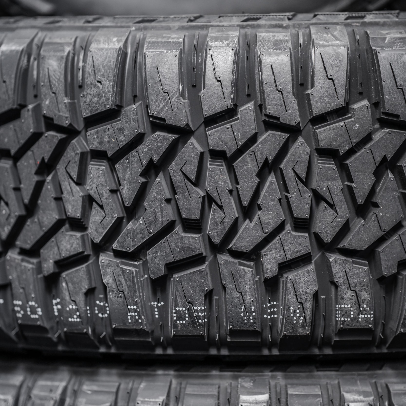 285/50/R20LT Mud Tyres + Alloy Wheels - Image 2