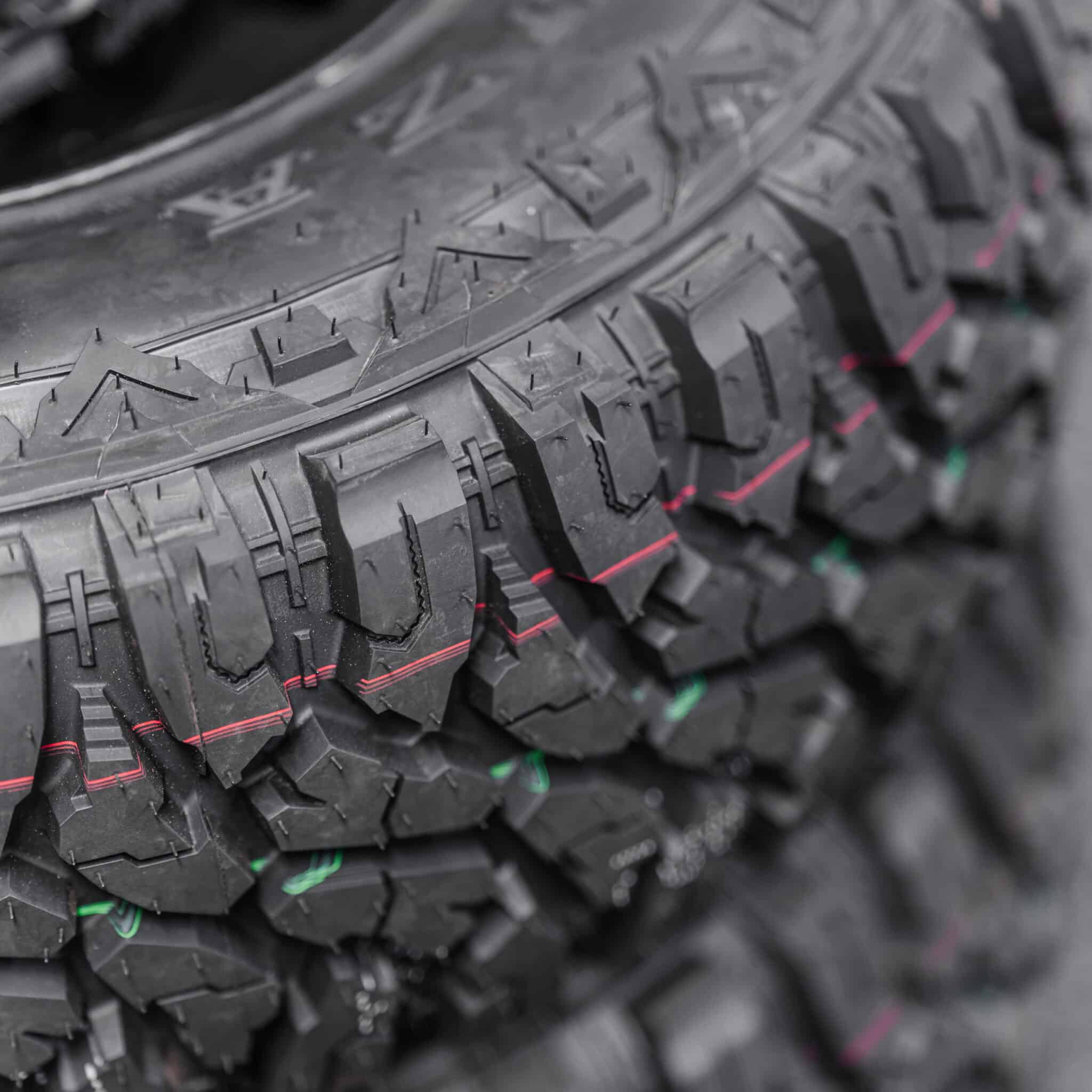 31x10.5 R15LT Mud Tyres + Steelies - Image 4