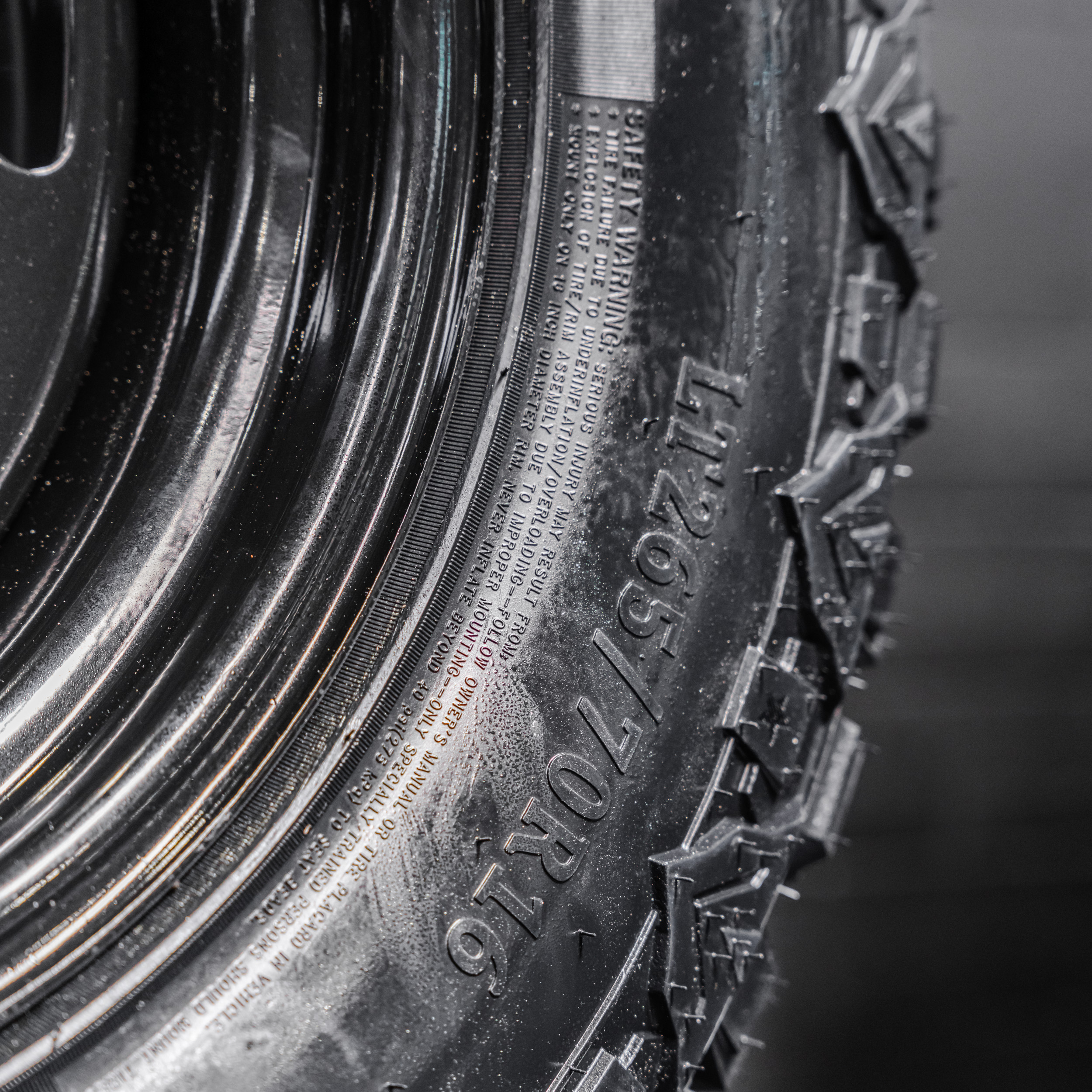 265/70/R16LT Mud Tyres + Steelies - Image 3