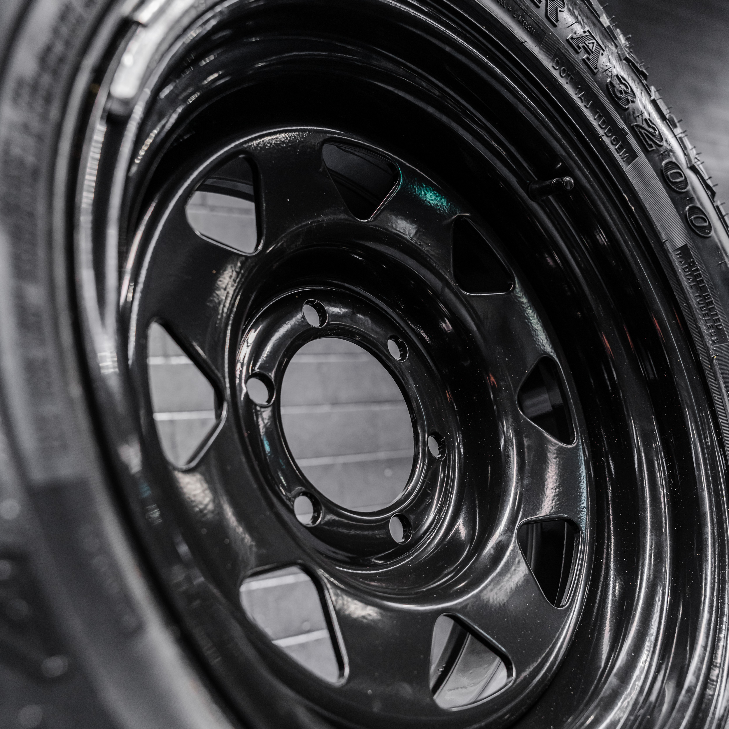 265/70/R16LT Mud Tyres + Steelies - Image 5