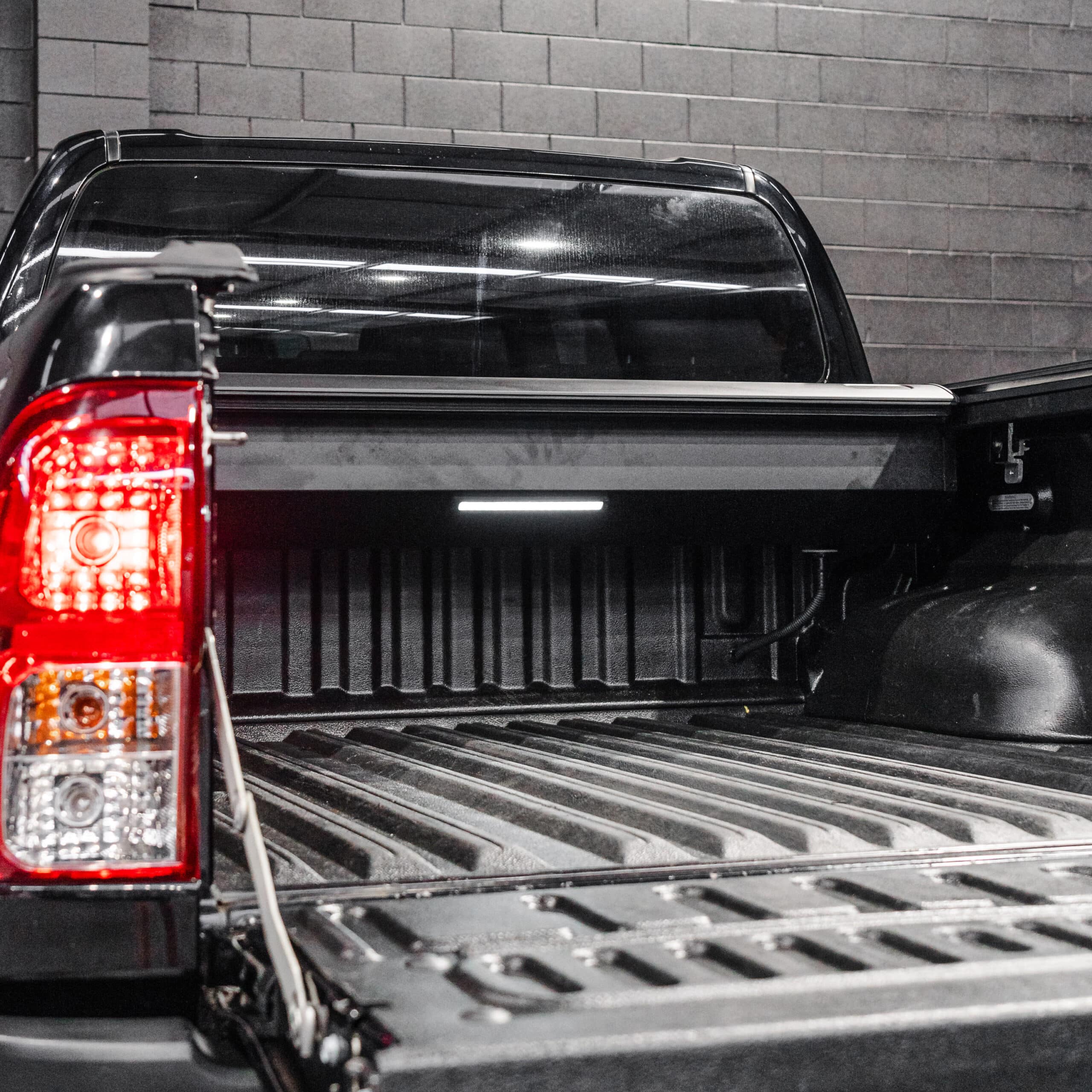 Shield Off-Road Toyota Hilux Electric Rolling Shutter Lid - Image 2