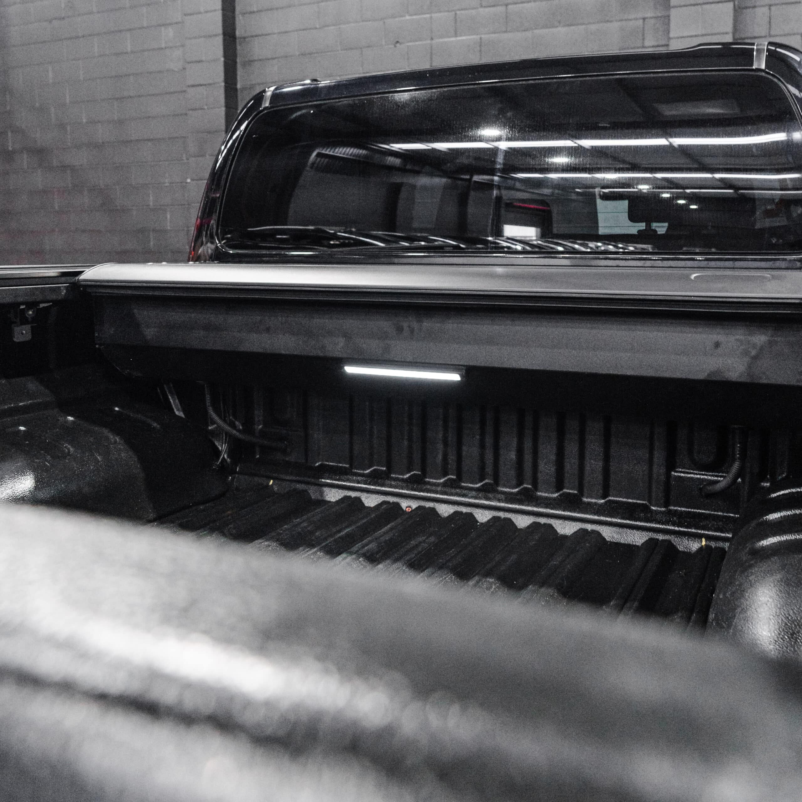 Shield Off-Road Toyota Hilux Electric Rolling Shutter Lid - Image 5