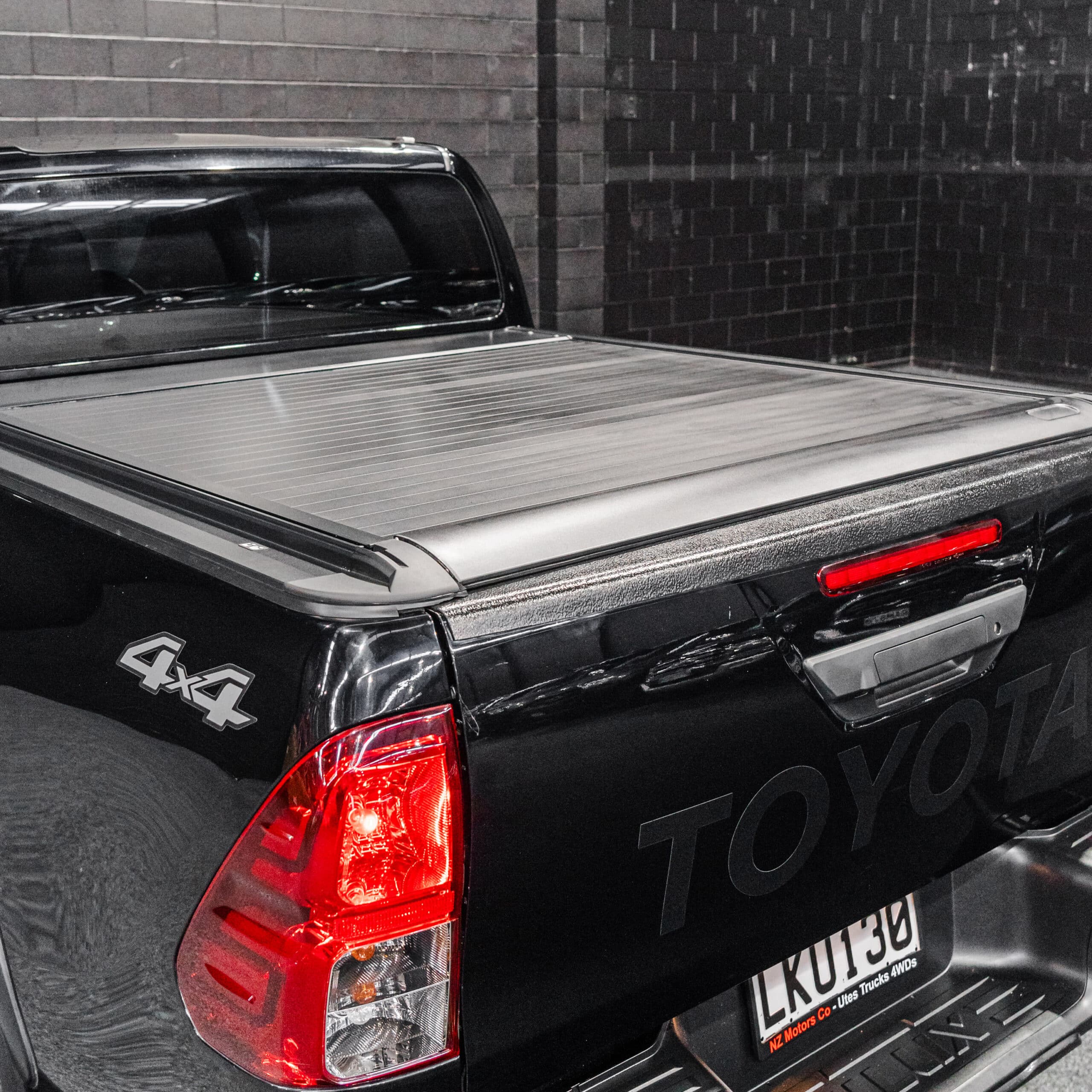 Shield Off-Road Toyota Hilux Electric Rolling Shutter Lid