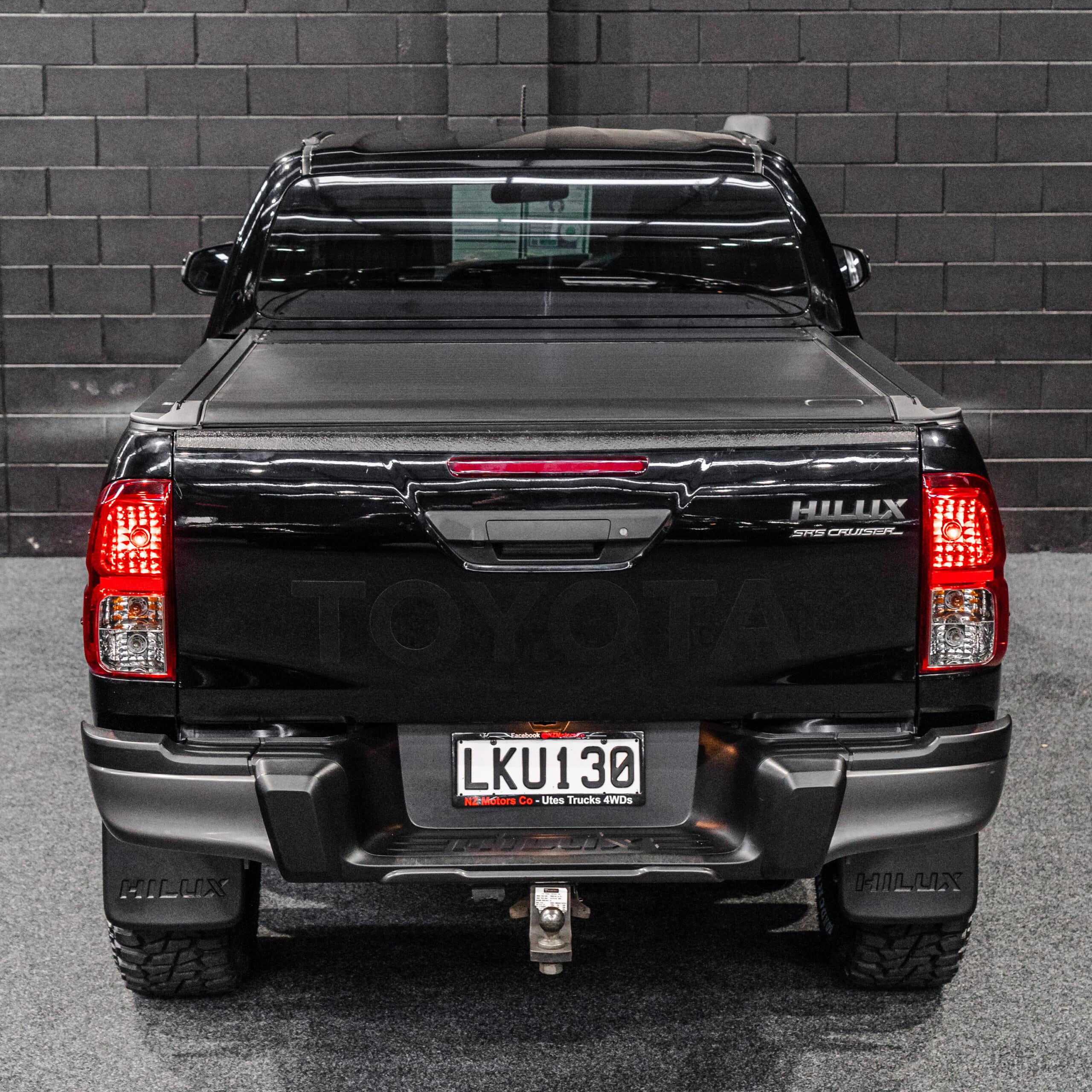 Shield Off-Road Toyota Hilux Electric Rolling Shutter Lid - Image 7