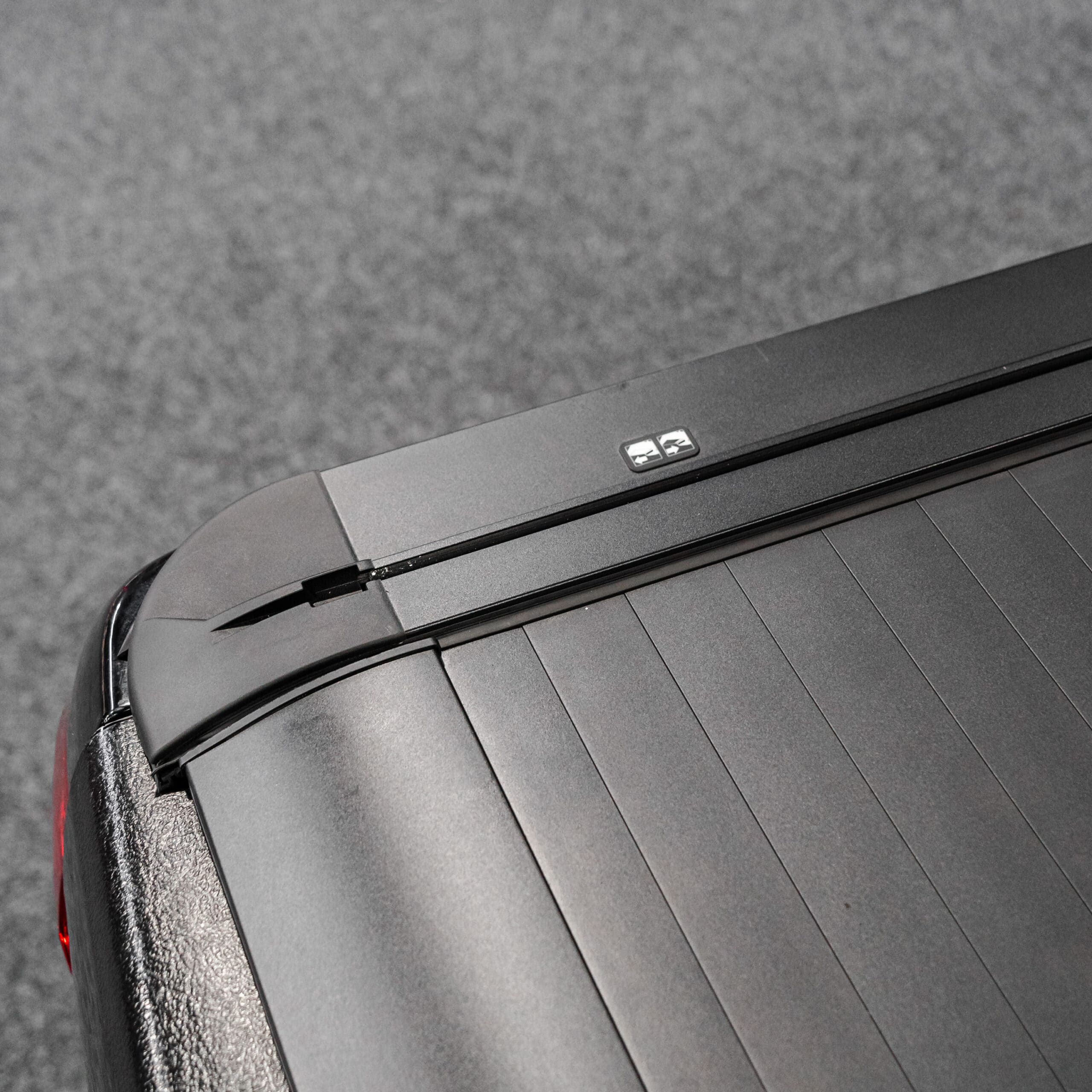 Shield Off-Road Toyota Hilux Electric Rolling Shutter Lid - Image 8