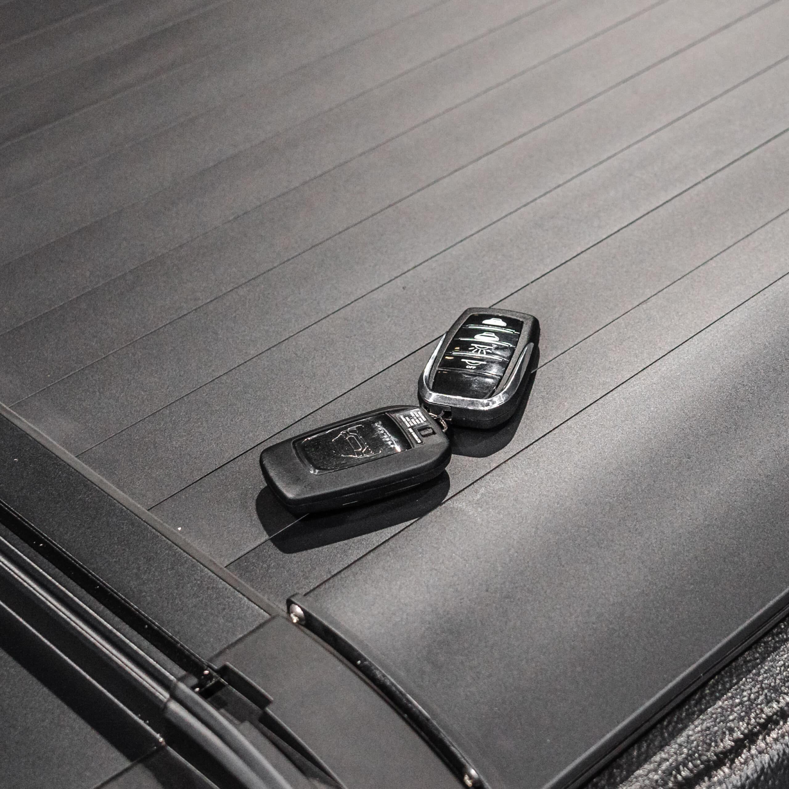 Shield Off-Road Toyota Hilux Electric Rolling Shutter Lid - Image 9