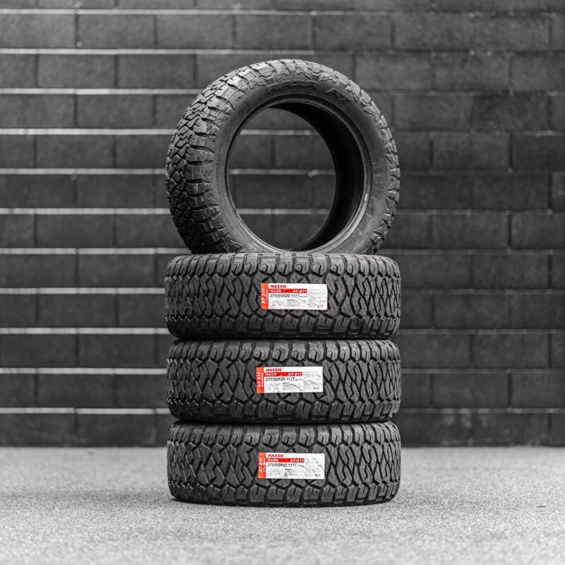 275/55R20 Maxxis RAZR AT-811