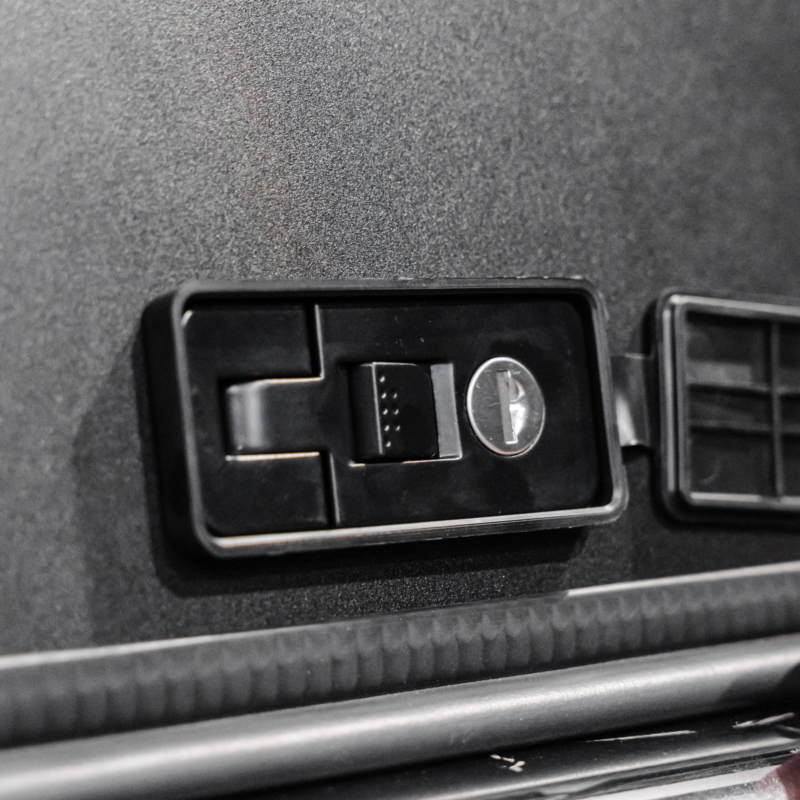 Shield Off-Road Aluminium Windowless Canopy - Image 7