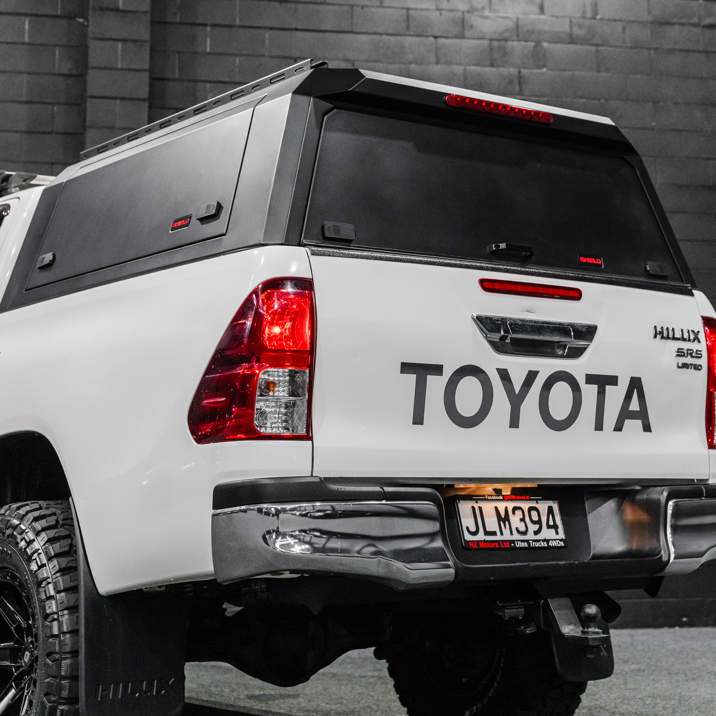 Shield Off-Road Aluminium Windowless Canopy – Toyota Hilux J-Deck Wellside (2015+) - Image 2