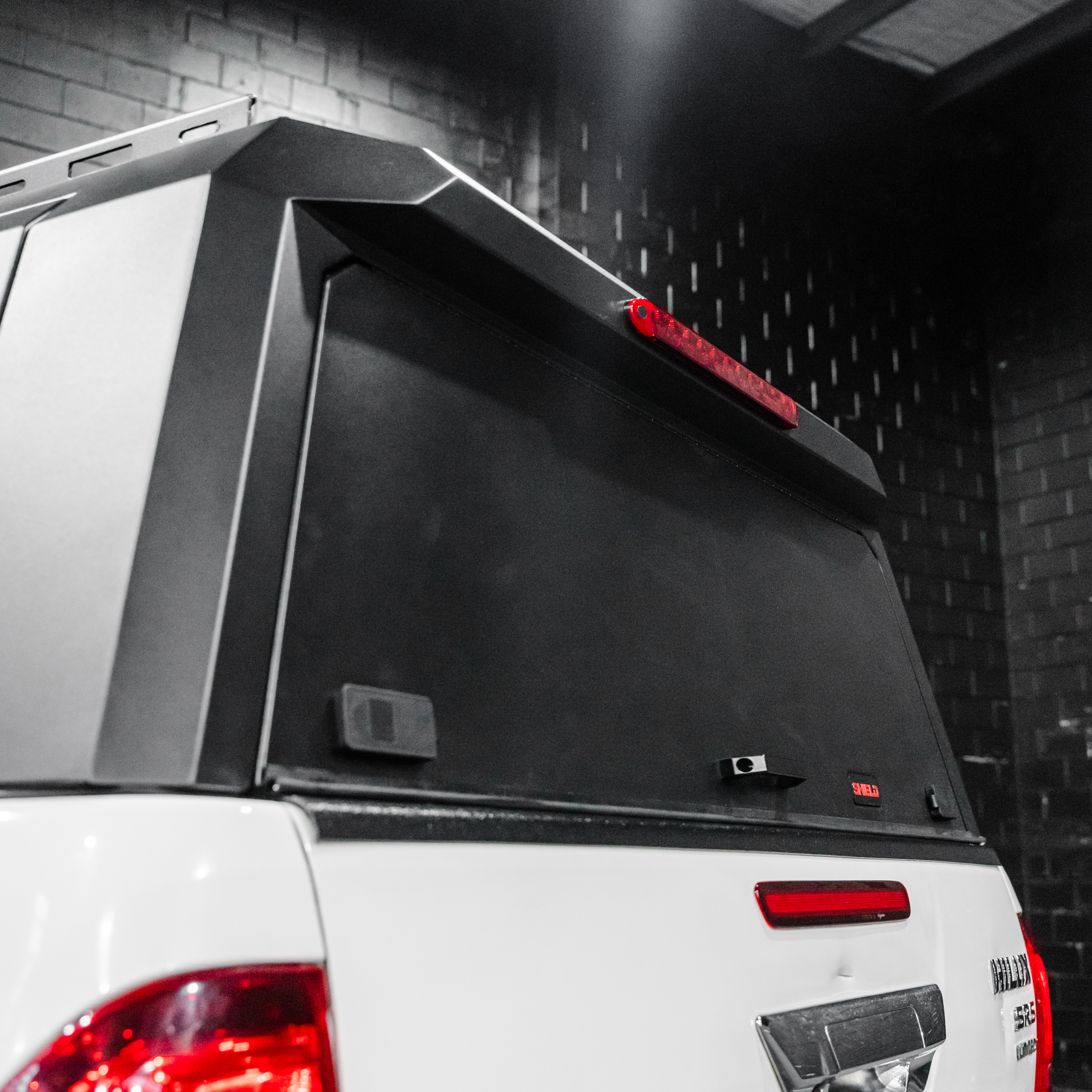 Shield Off-Road Aluminium Windowless Canopy – Toyota Hilux J-Deck Wellside (2015+) - Image 3