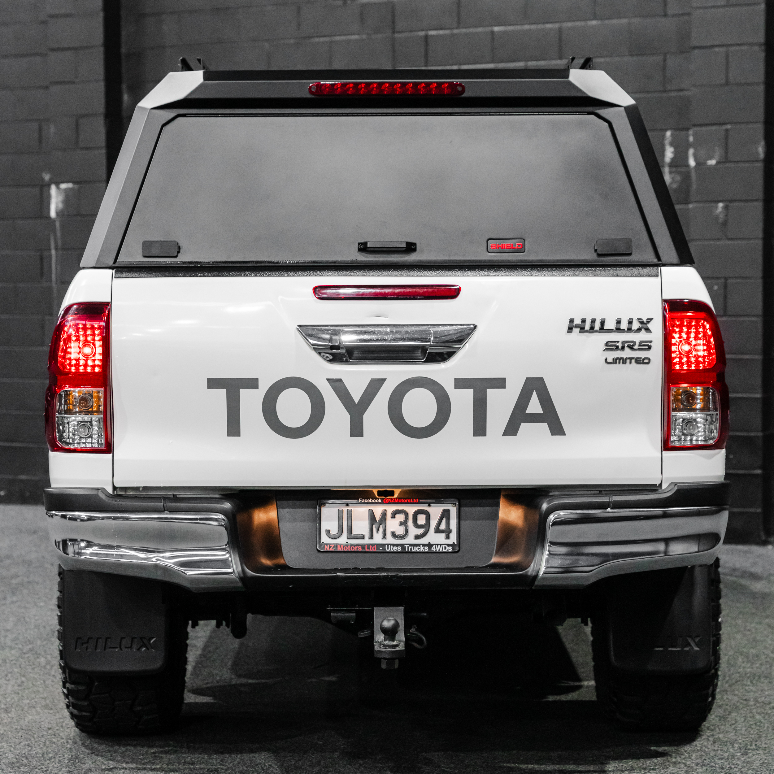 Shield Off-Road Aluminium Windowless Canopy – Toyota Hilux J-Deck Wellside (2015+) - Image 5