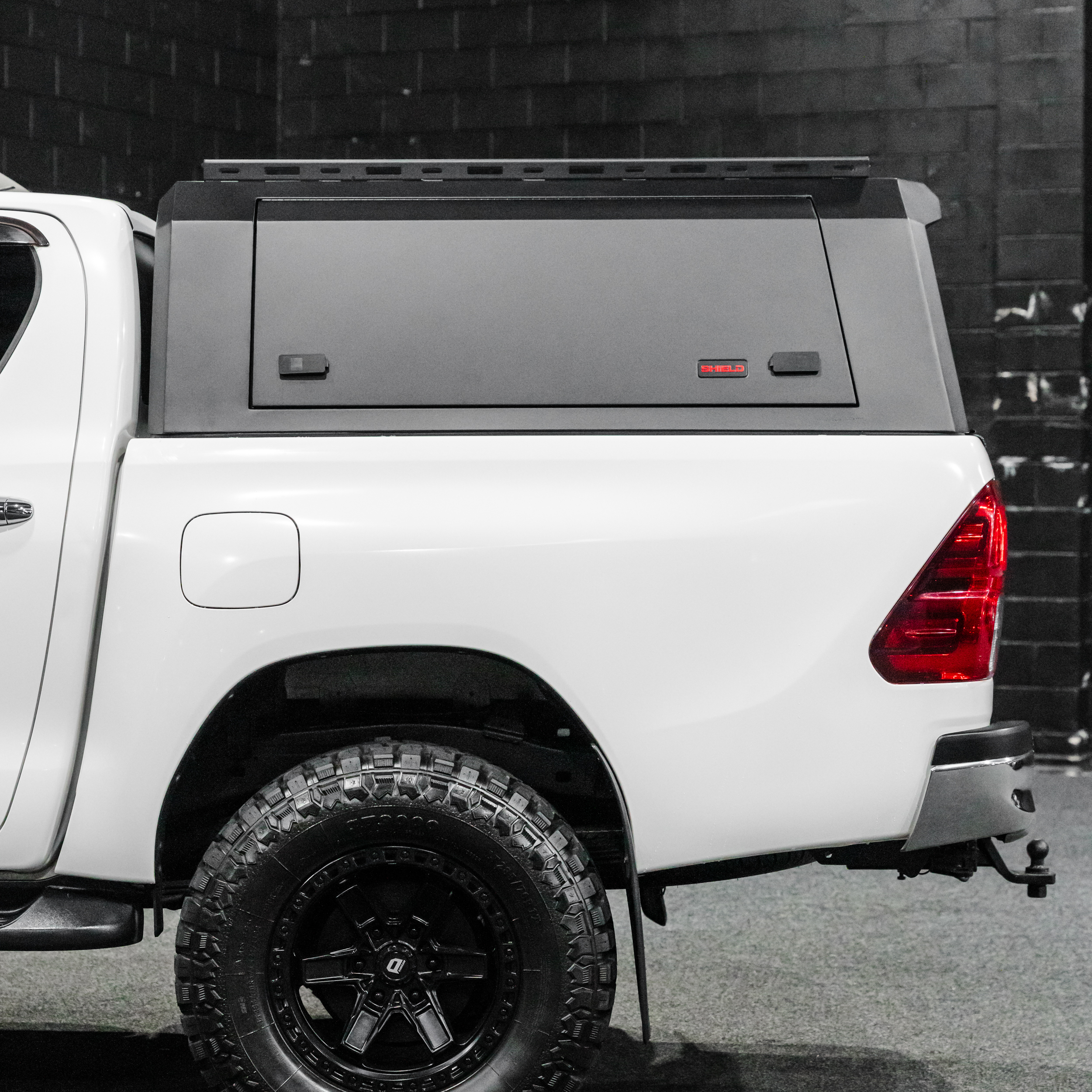 Shield Off-Road Aluminium Windowless Canopy – Toyota Hilux J-Deck Wellside (2015+) - Image 6