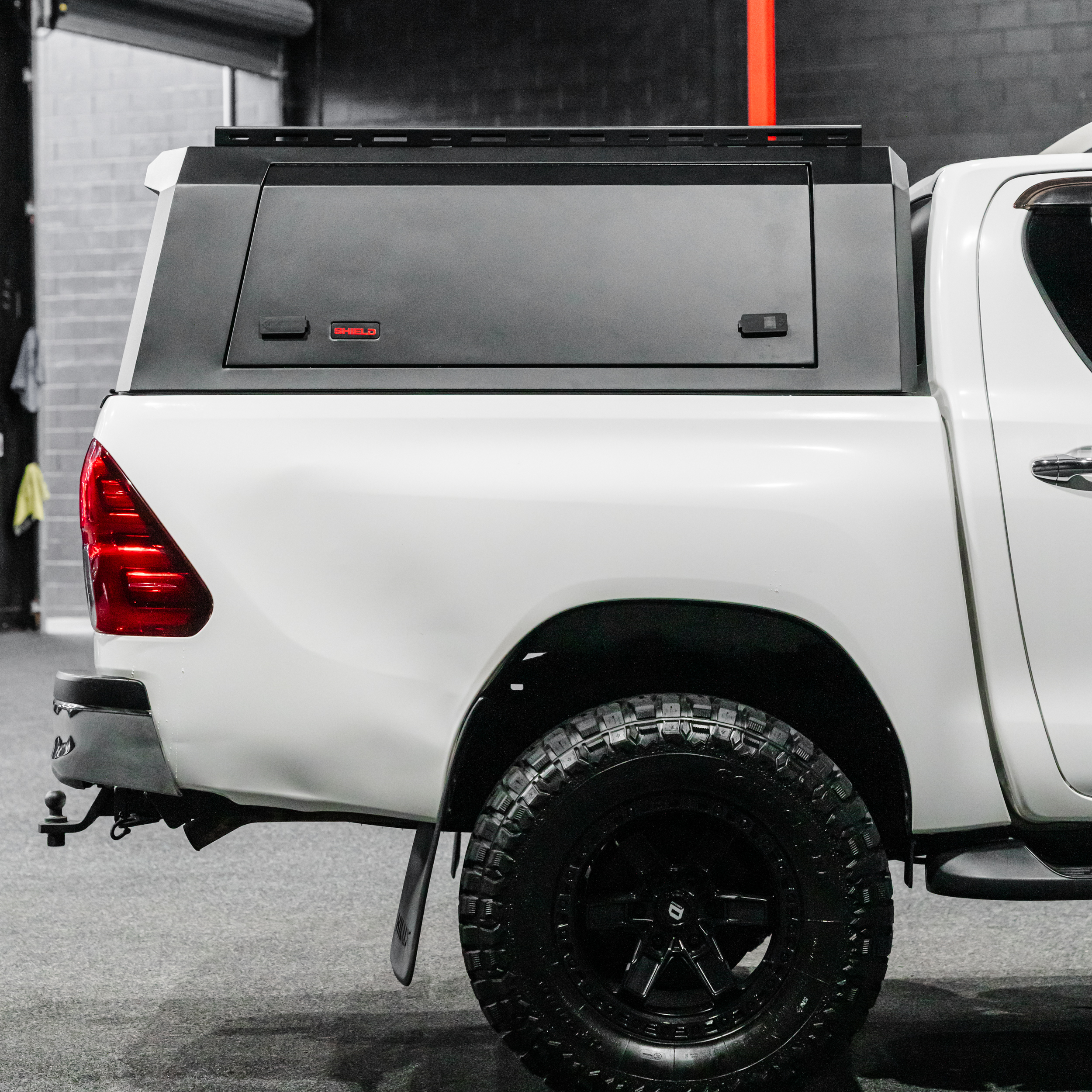 Shield Off-Road Aluminium Windowless Canopy – Toyota Hilux J-Deck Wellside (2015+) - Image 4