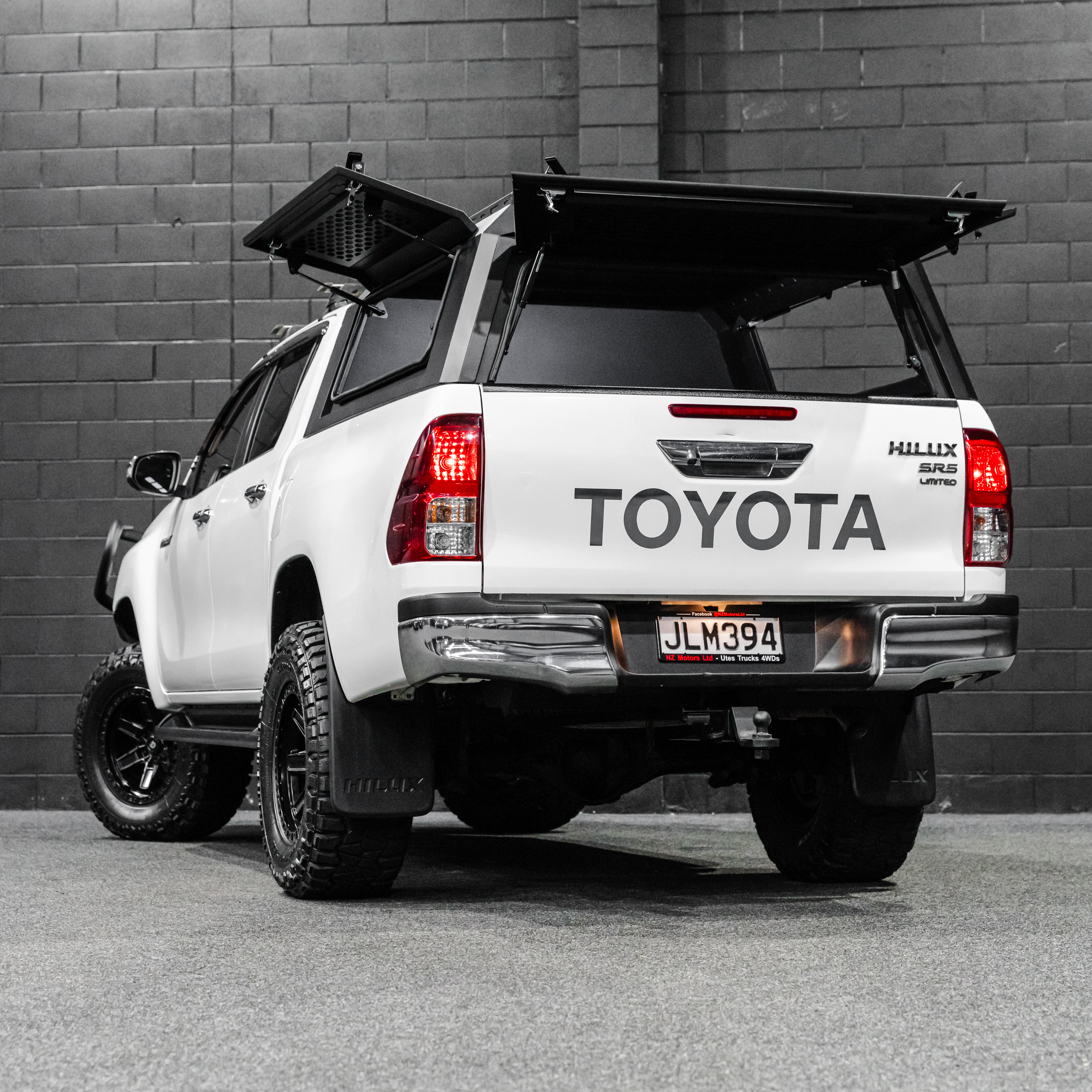 Shield Off-Road Aluminium Windowless Canopy – Toyota Hilux J-Deck Wellside (2015+) - Image 7