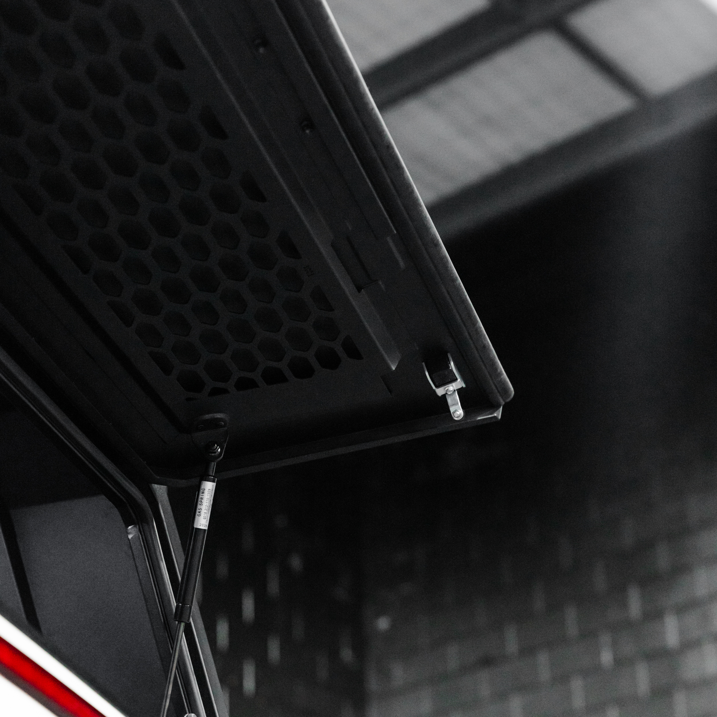 Shield Off-Road Aluminium Windowless Canopy – Toyota Hilux J-Deck Wellside (2015+) - Image 18