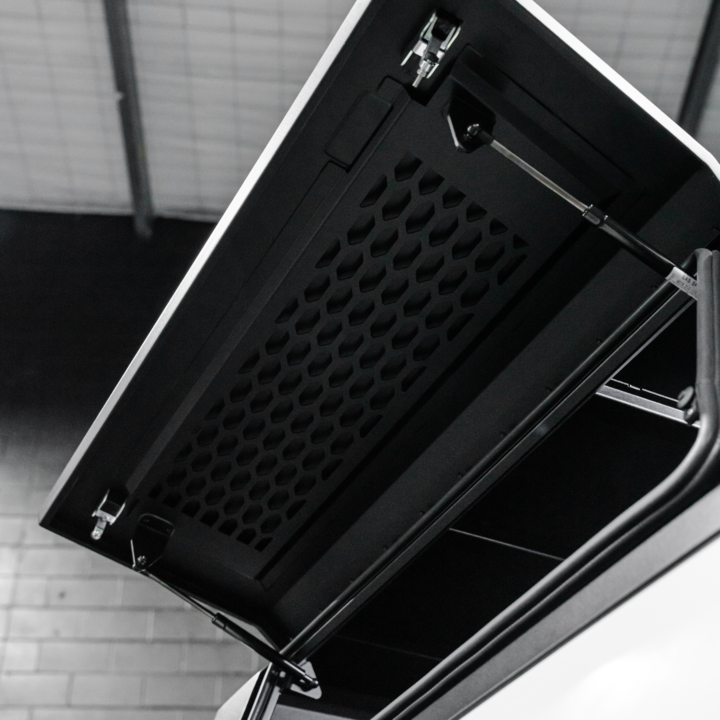 Shield Off-Road Aluminium Windowless Canopy – Toyota Hilux J-Deck Wellside (2015+) - Image 17