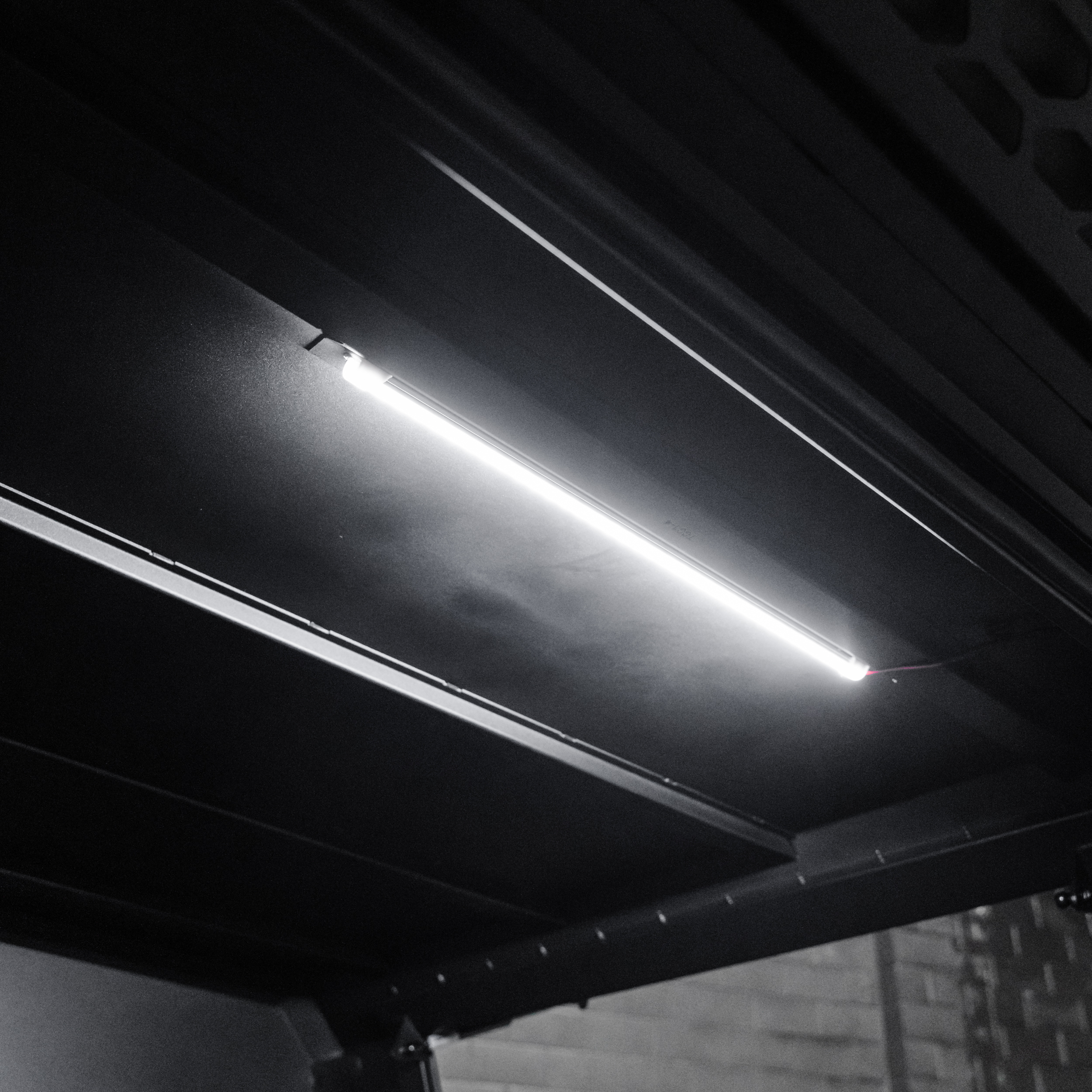 Shield Off-Road Aluminium Windowless Canopy – Toyota Hilux J-Deck Wellside (2015+) - Image 14