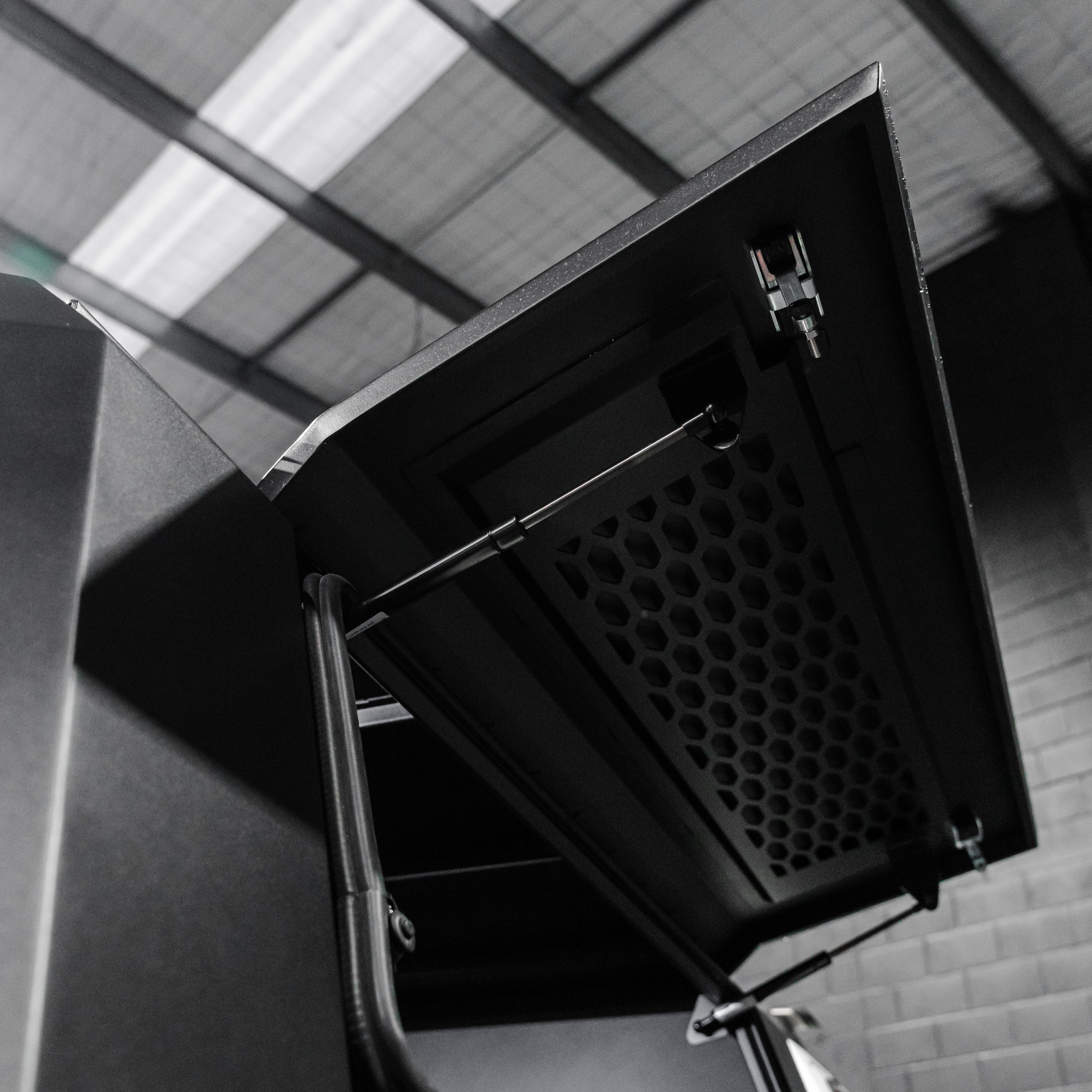Shield Off-Road Aluminium Windowless Canopy – Toyota Hilux J-Deck Wellside (2015+) - Image 11