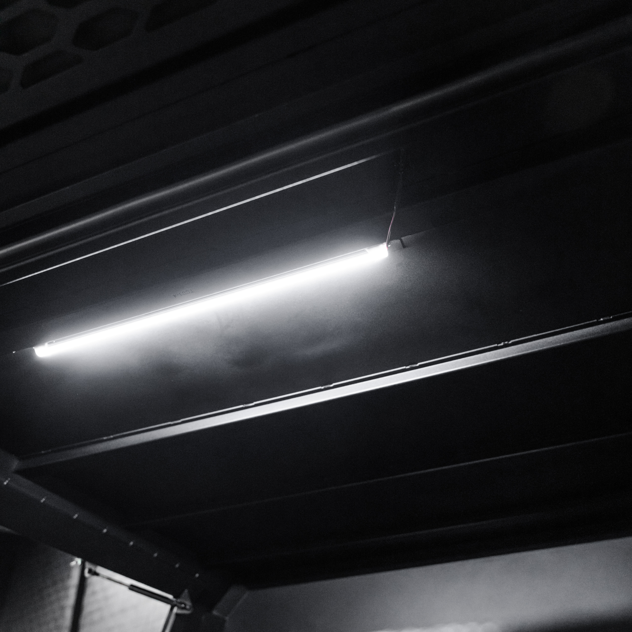 Shield Off-Road Aluminium Windowless Canopy – Toyota Hilux J-Deck Wellside (2015+) - Image 8