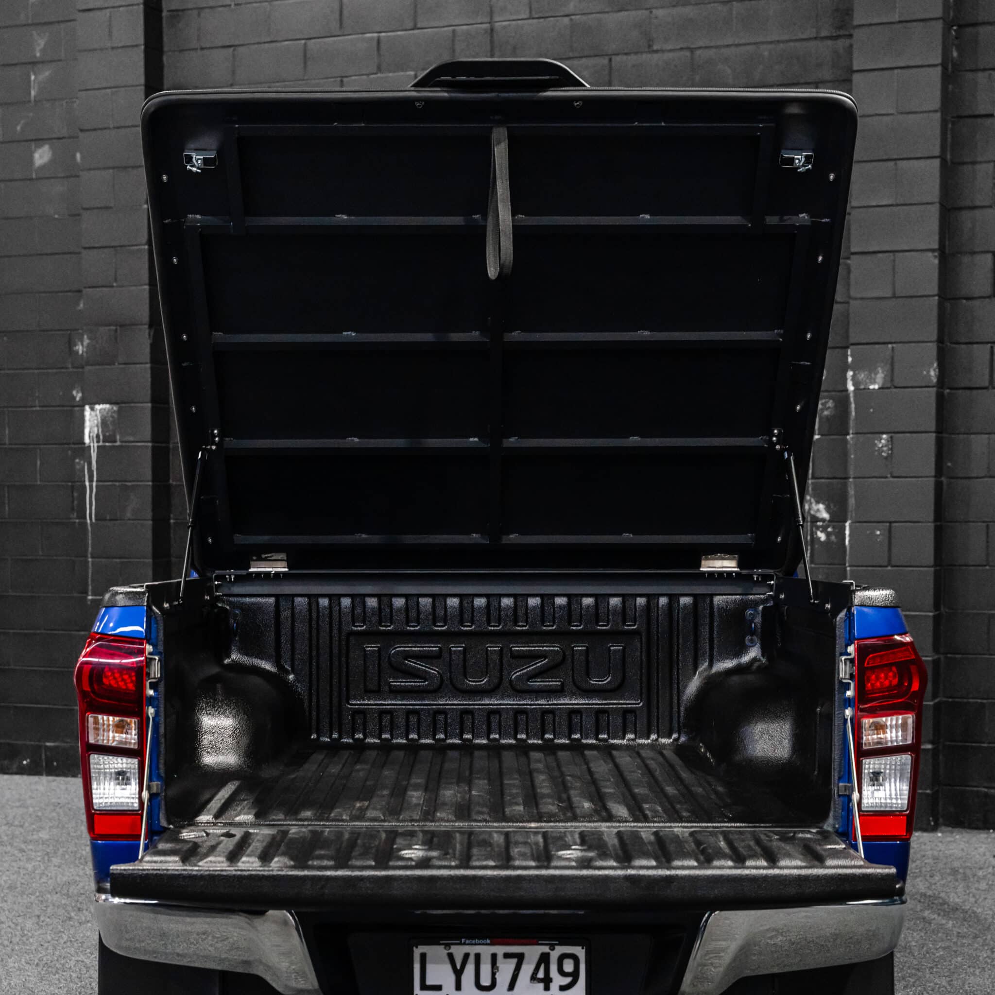 Shield Off-Road D-Max Hard Lid - Image 13