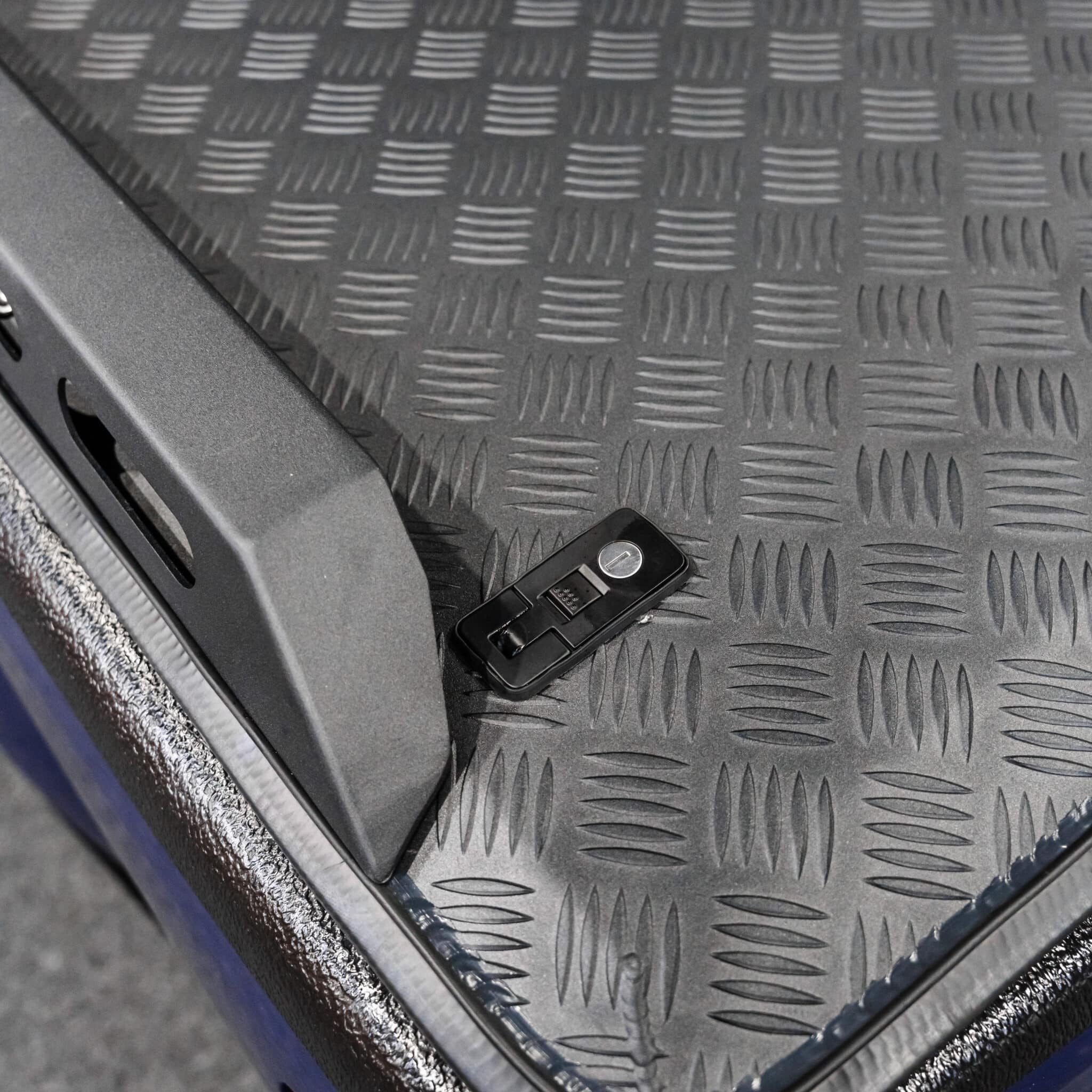 Shield Off-Road D-Max Hard Lid - Image 4