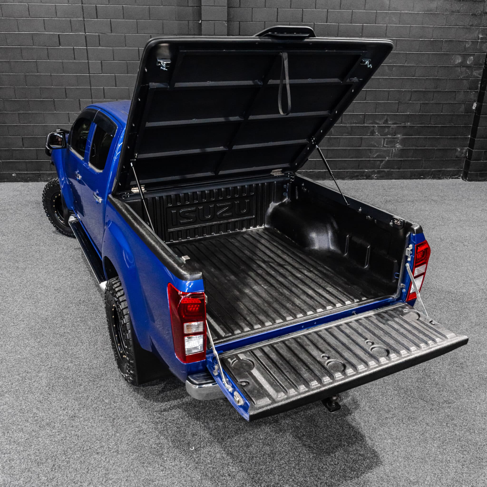 Shield Off-Road D-Max Hard Lid - Image 7