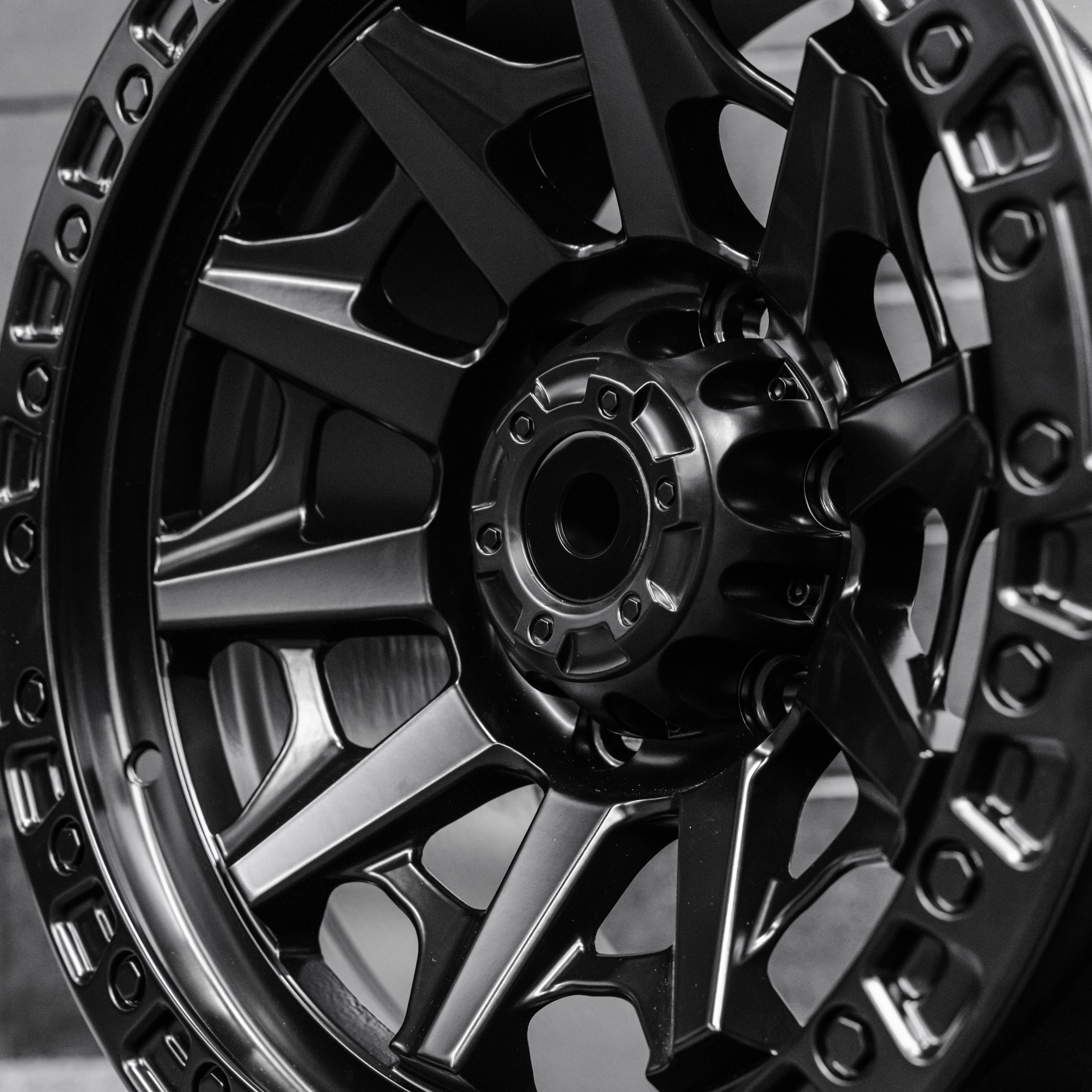 265/70/R17LT RT Tyres + Alloys - Image 3
