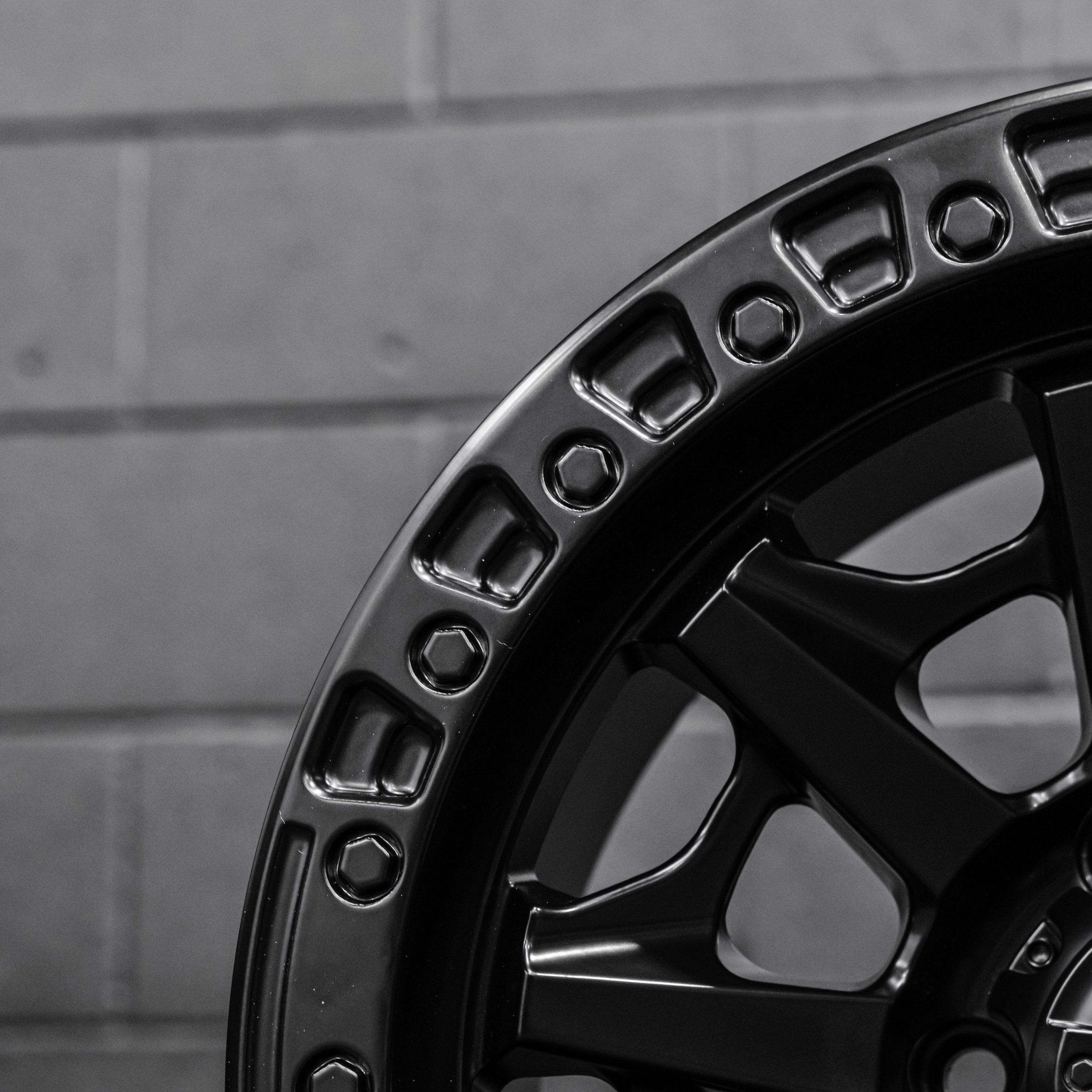 265/70/R17LT RT Tyres + Alloys - Image 4