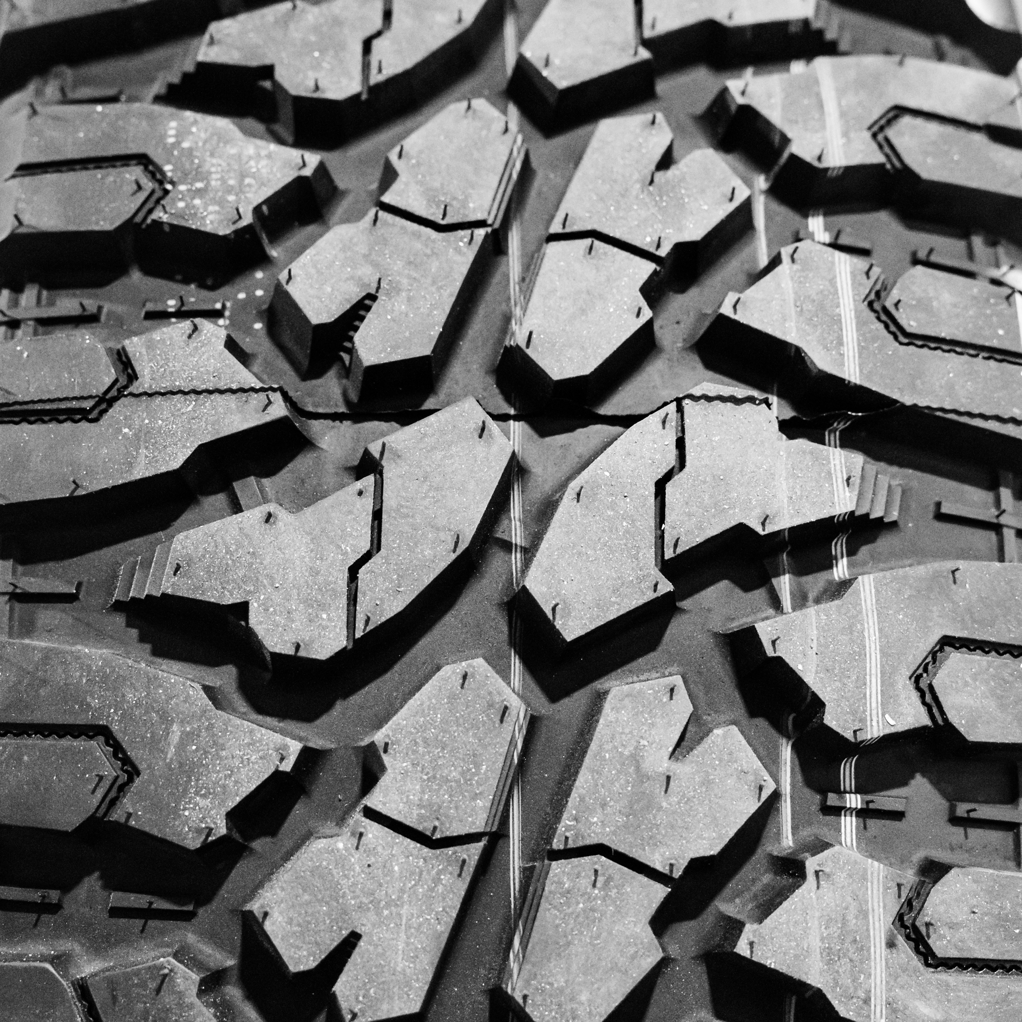 35x12.5 R15LT Mud Tyres + 15x10 -44p Steelies - Image 4