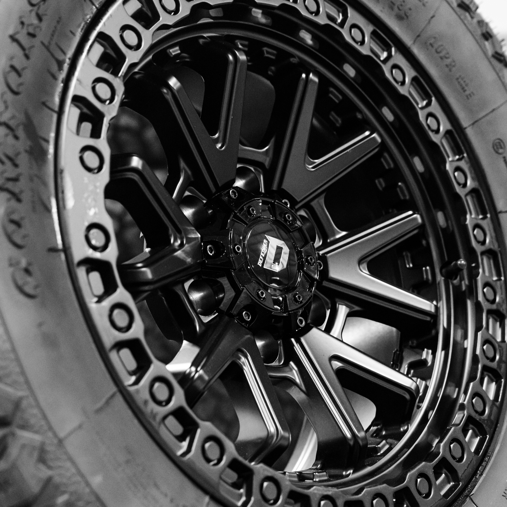 265/70/R17LT RT Tyres + Alloys - Image 2