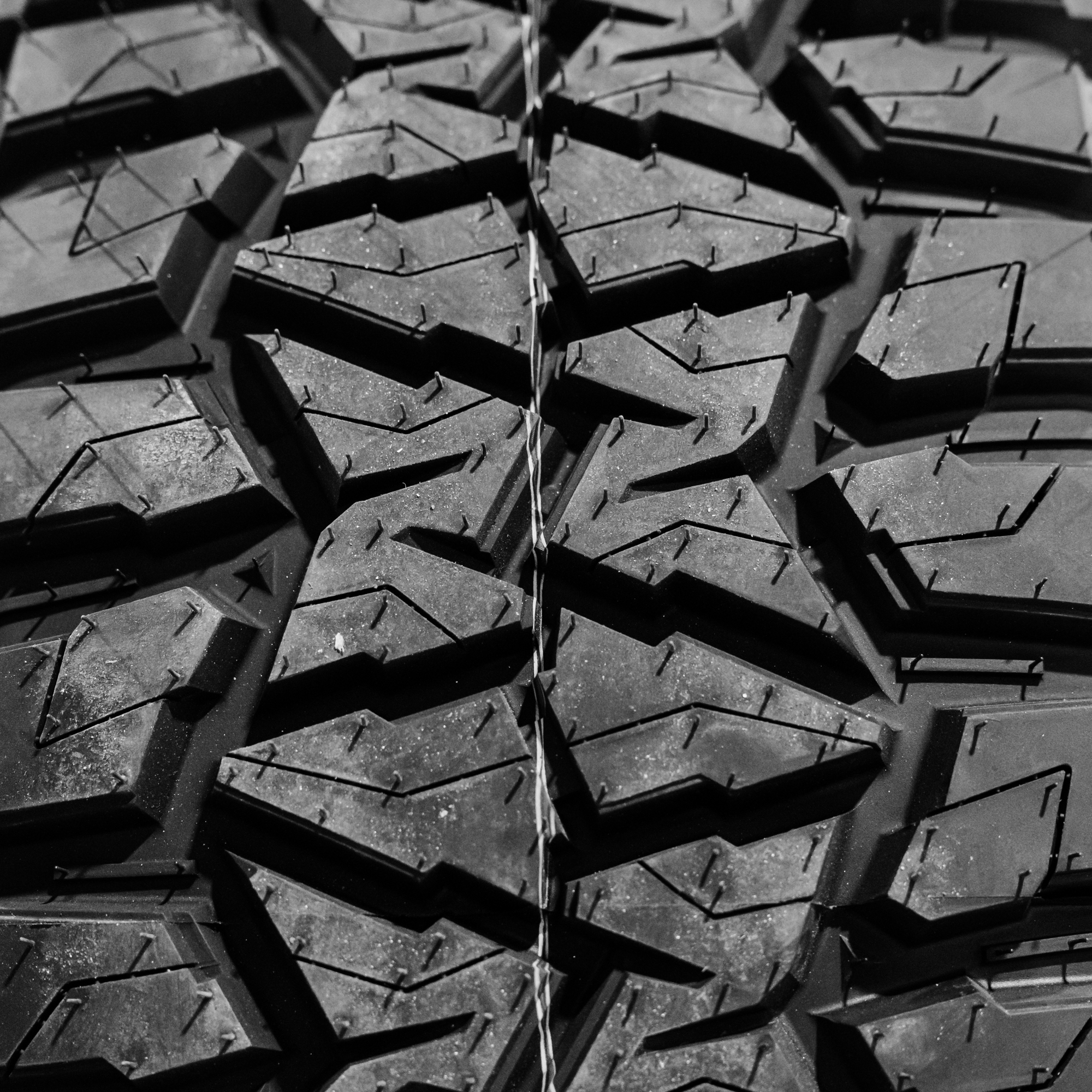 265/70/R17LT RT Tyres + Alloys - Image 3