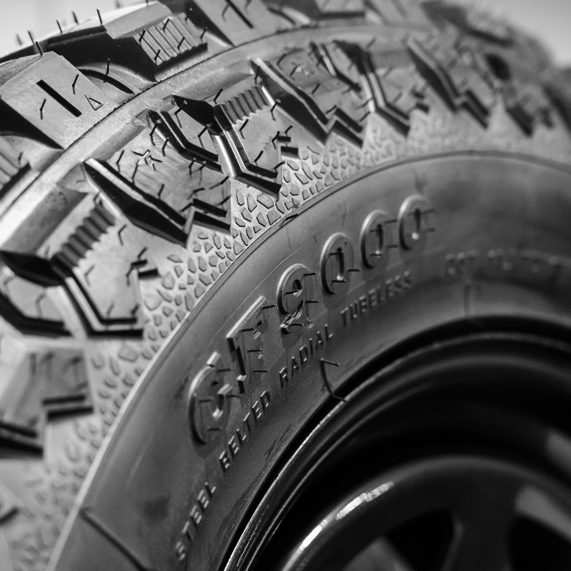 265/70/R17LT RT Tyres + Steelies - Image 2