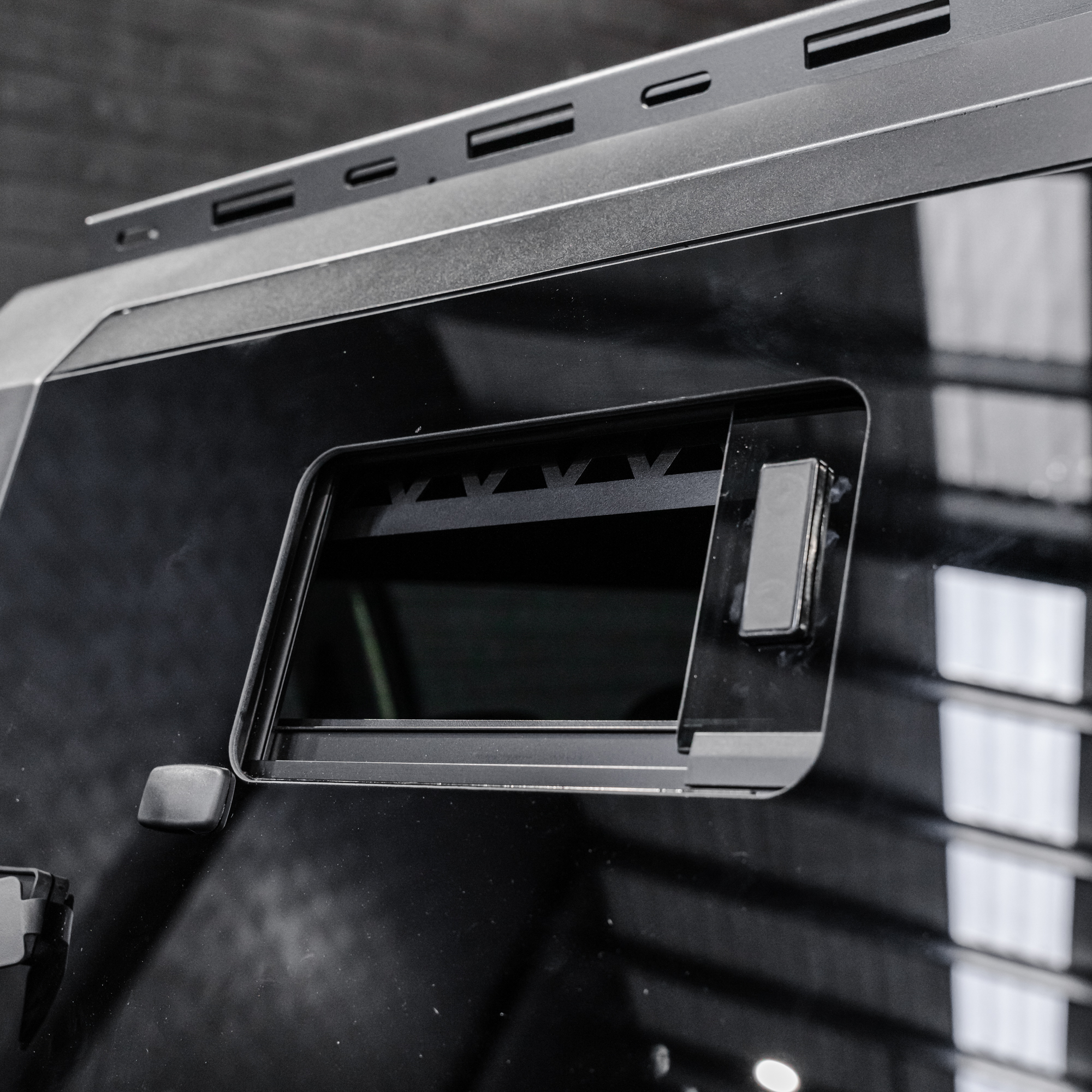 Shield Off-Road Aluminium Windowed Canopy – Isuzu D-Max (2013–2020) - Image 11