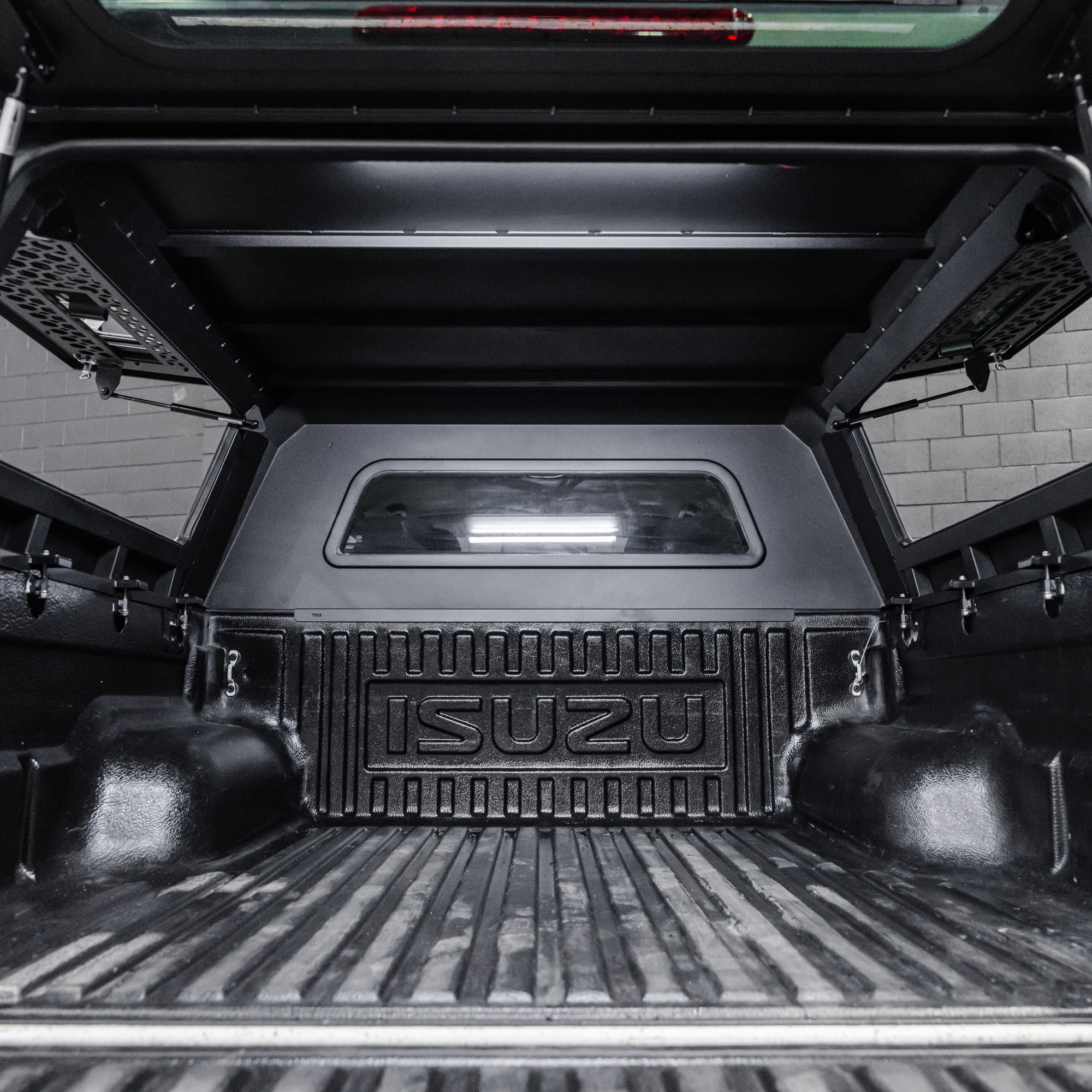 Shield Off-Road Aluminium Windowed Canopy – Isuzu D-Max (2013–2020) - Image 26