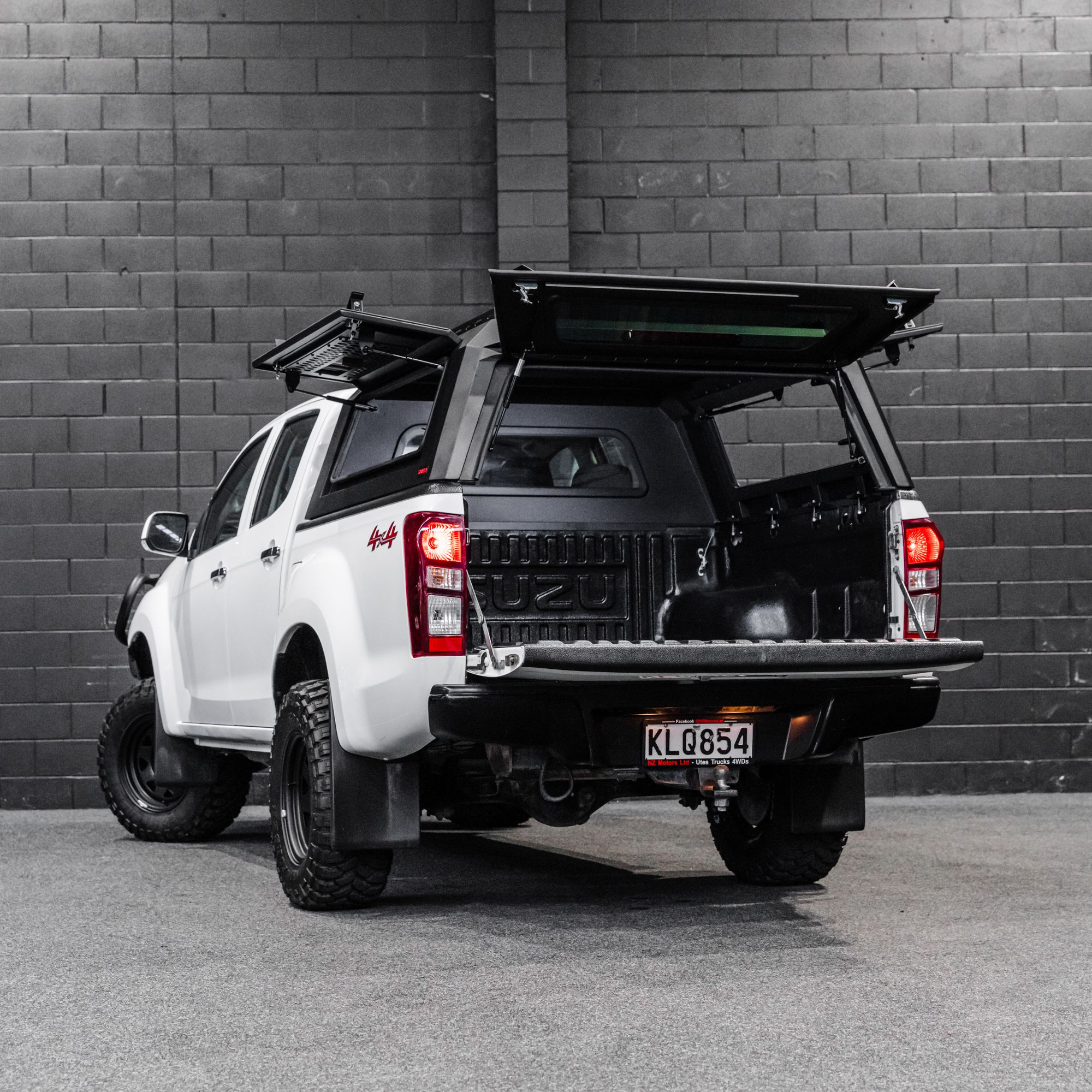 Shield Off-Road Aluminium Windowed Canopy – Isuzu D-Max (2013–2020) - Image 2