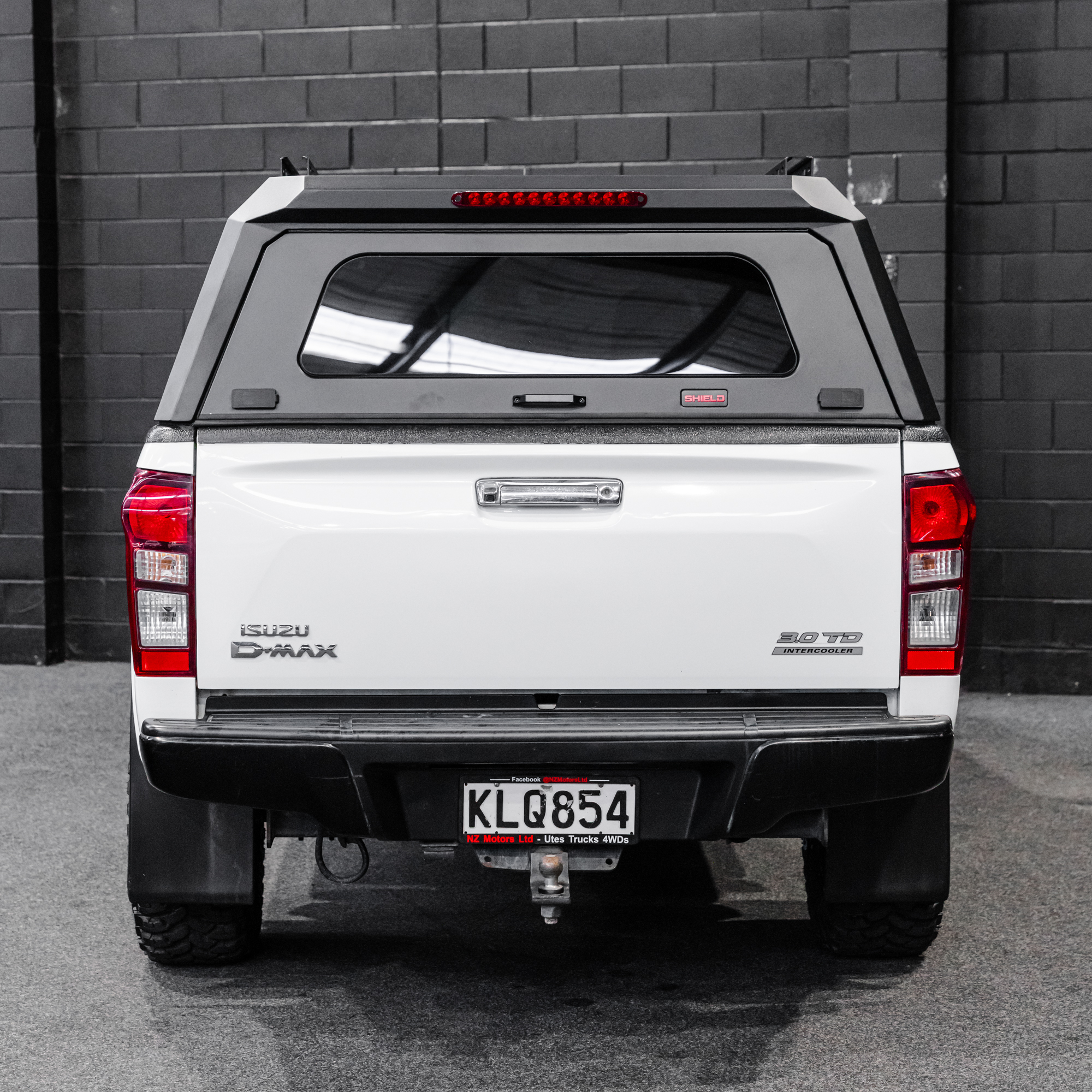 Shield Off-Road Aluminium Windowed Canopy – Isuzu D-Max (2013–2020) - Image 3