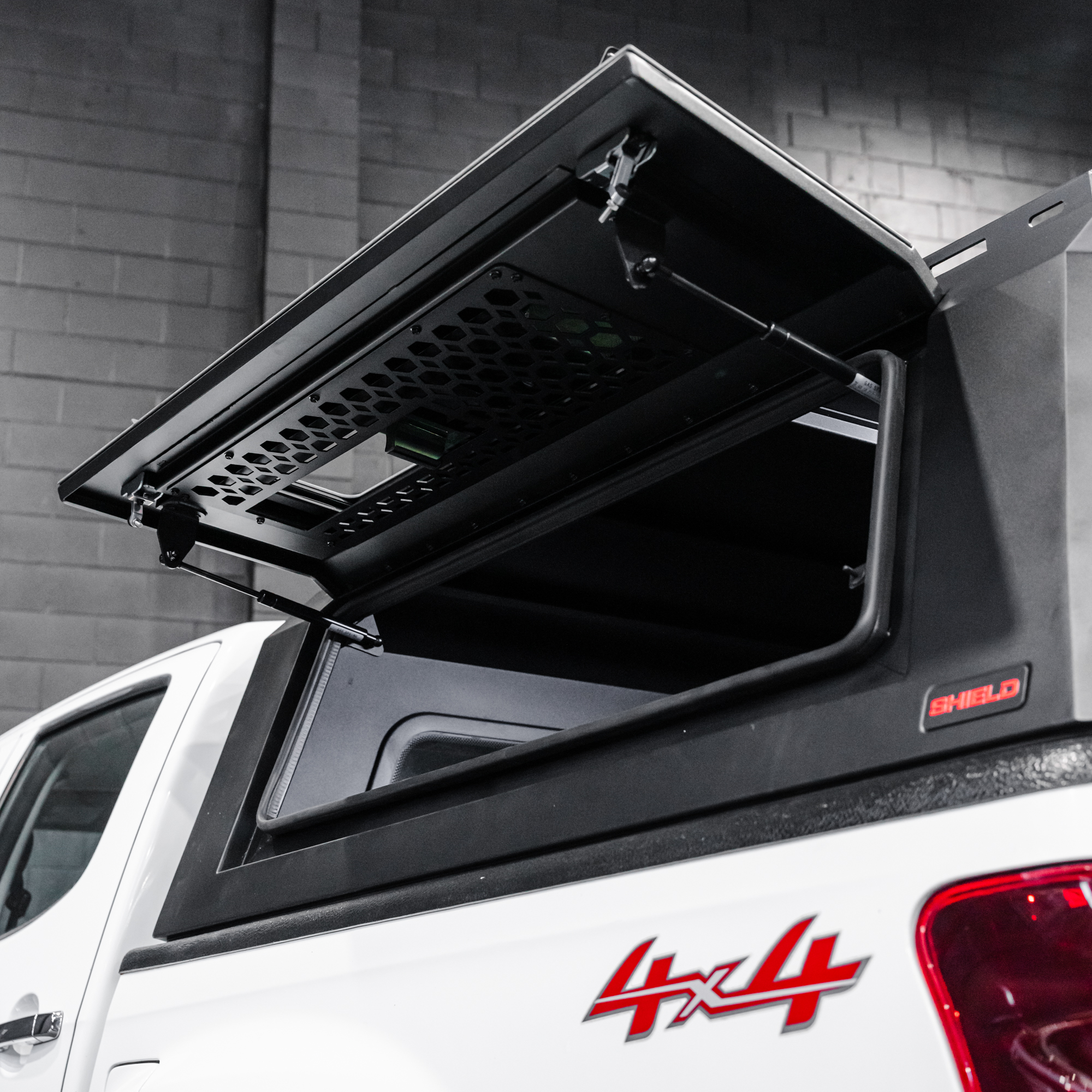 Shield Off-Road Aluminium Windowed Canopy – Isuzu D-Max (2013–2020) - Image 28
