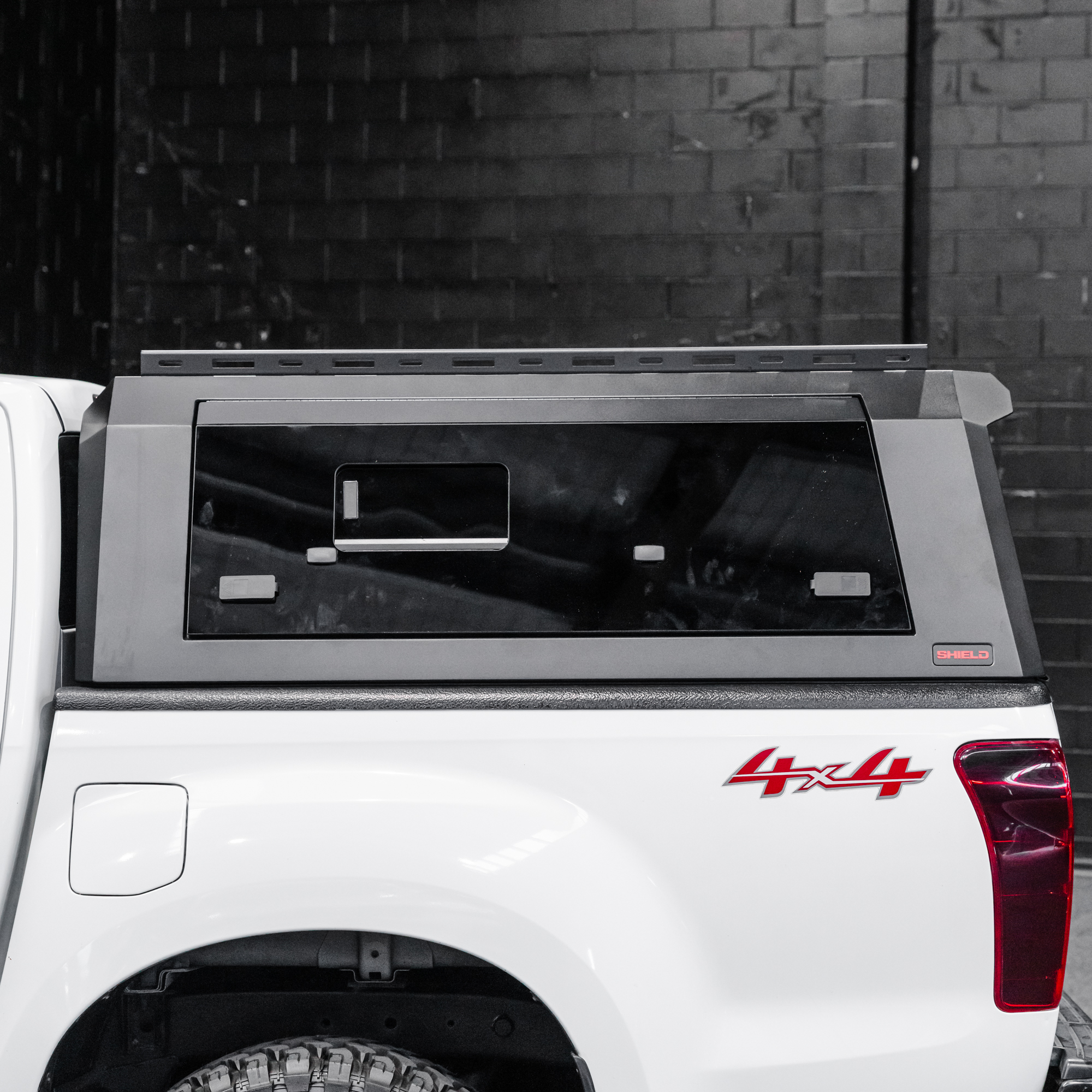 Shield Off-Road Aluminium Windowed Canopy – Isuzu D-Max (2013–2020) - Image 5