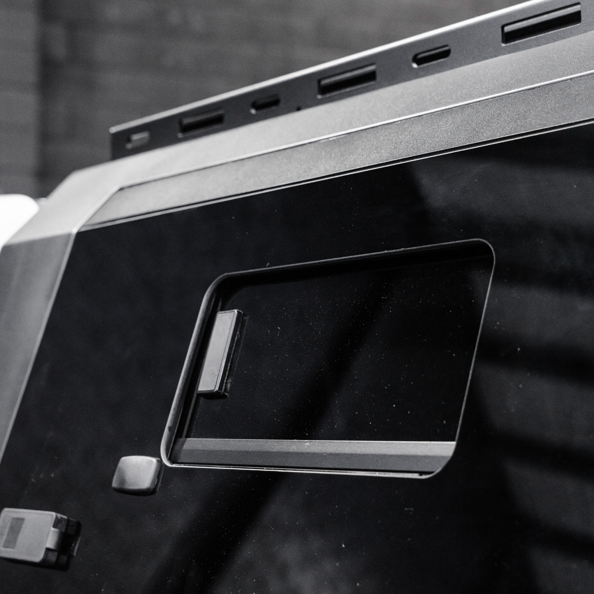 Shield Off-Road Aluminium Windowed Canopy – Isuzu D-Max (2013–2020) - Image 7